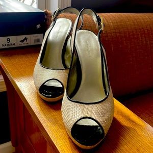 Banana republic Pilar sling back natural and patent black size 9